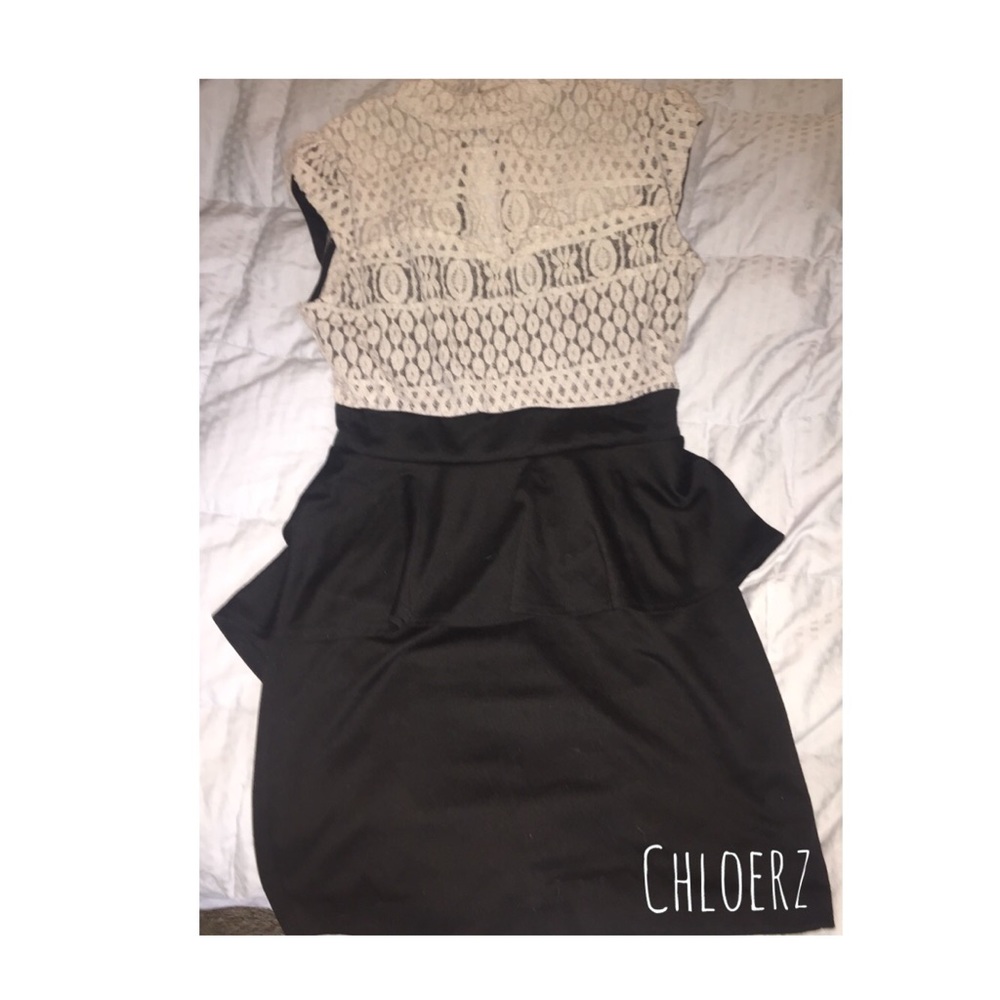 Cute cocktail dress with revealing back 🖤